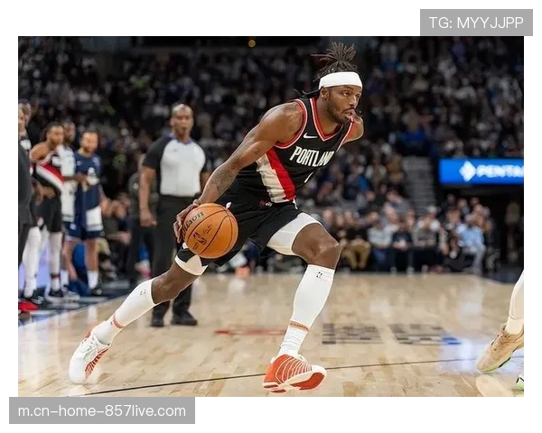 格兰特30分9篮板开拓者锋线支柱 霍勒迪搭档形成外线火力支撑